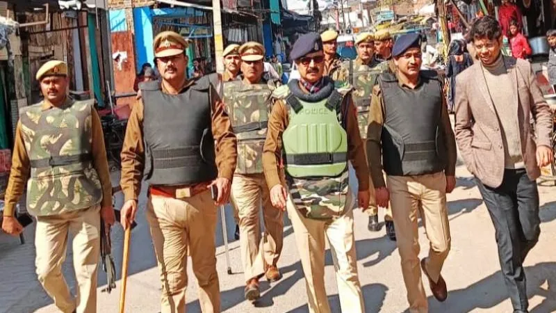 फिरोजाबाद : जुमे की नमाज पर सतर्क रहा प्रशासन, आईजी और एसपी ने शहर में संभाला मोर्चा