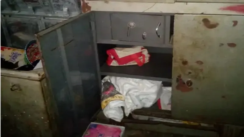 हरदोई : पूर्व प्रधान के घर घुसे चोर, 2.5  लाख का माल किया चोरी 