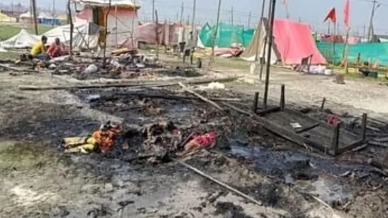 प्रयागराज : रामतीर्थ भक्तमाल शिविर लगी फटा सिलेंडर, लगी भीषण आग