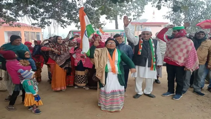 बहराइच में कांग्रेस कार्यकर्ताओं ने लगाया 'जो किसानों से टकराएगा चूर-चूर हो जायेगा' का नारा, किया सत्याग्रह