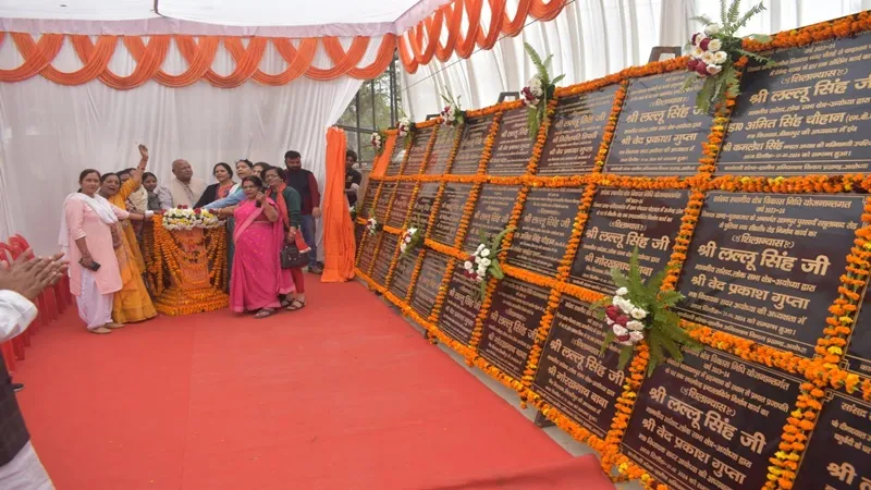 सांसद ने पांच करोड़ की निर्माण परियाजेनाओं का किया शिलान्यास, कहा- क्षेत्र के विकास का पैमाना होती हैं सड़कें