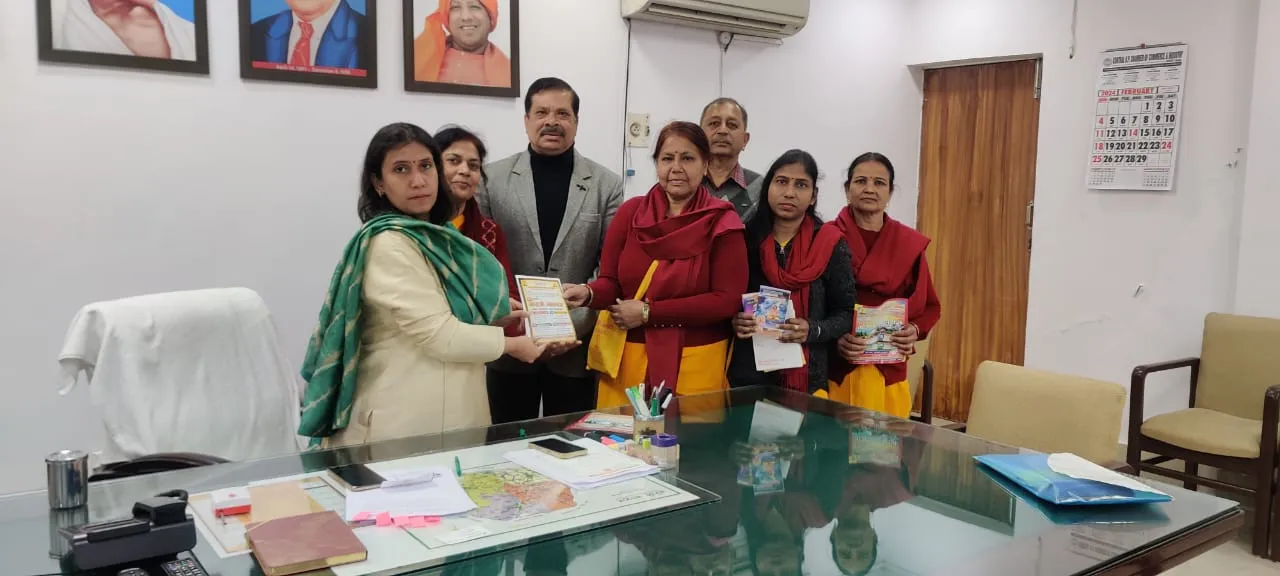 बरेली: कमिश्नर और सीडीओ को महायज्ञ में आने का न्यौता दिया