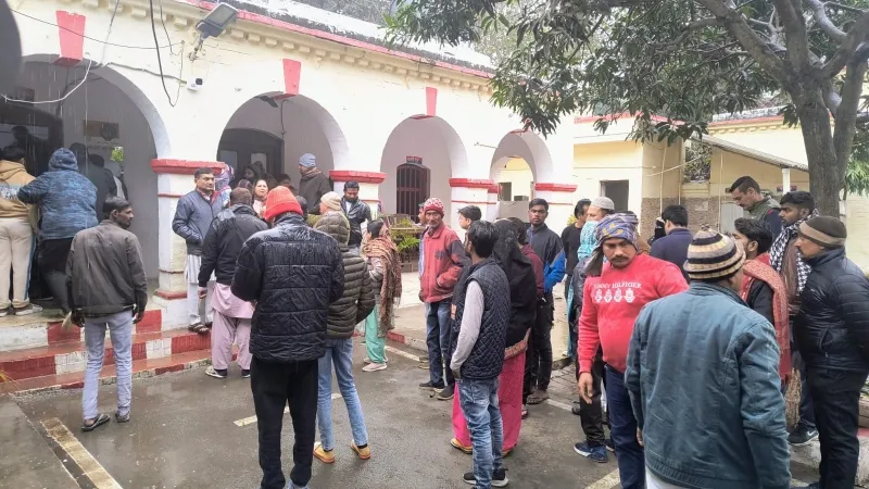 Video Lucknow triple murder : मलिहाबाद कोतवाली पहुंचे मृतकों के परिजन, कहा-आरोपियों पर हो कड़ी कार्रवाई 