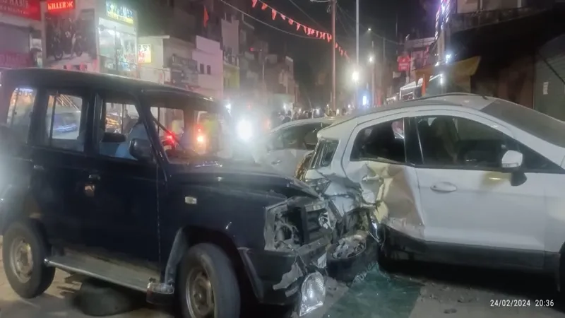 सीएम योगी की फ्लीट में चल रही एंटी डेमो गाड़ी कार से भिड़ी, कई पुलिसकर्मी समेत आधा दर्जन से अधिक लोग घायल 