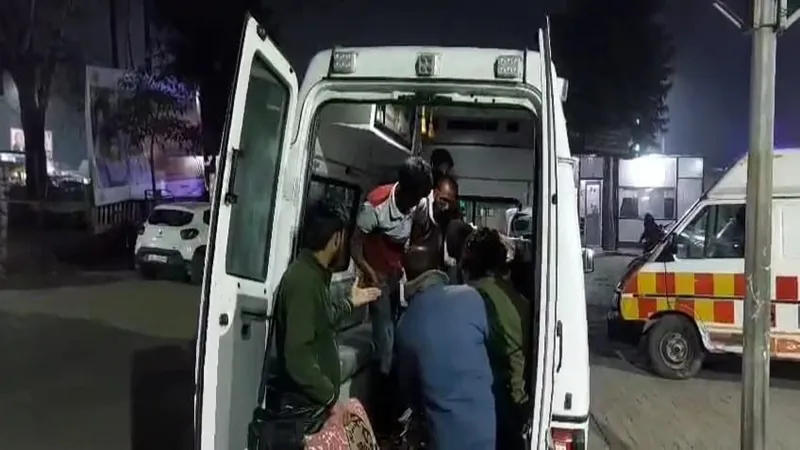 बहराइच: एचटी लाइन की चपेट में आने से दो श्रमिक झुलसे, लखनऊ रेफर