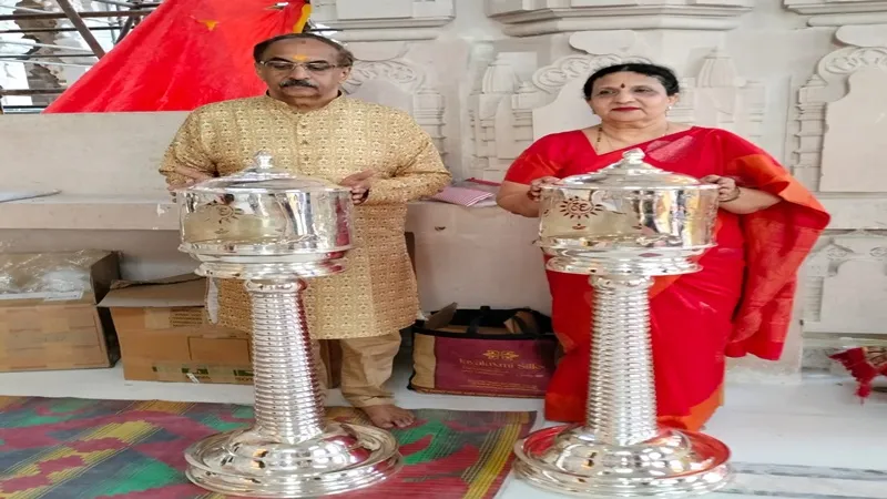 अयोध्या: मुंबई के उद्योगपति ने रामलला को समर्पित किया 13.5 किलो चांदी से बना दीपक