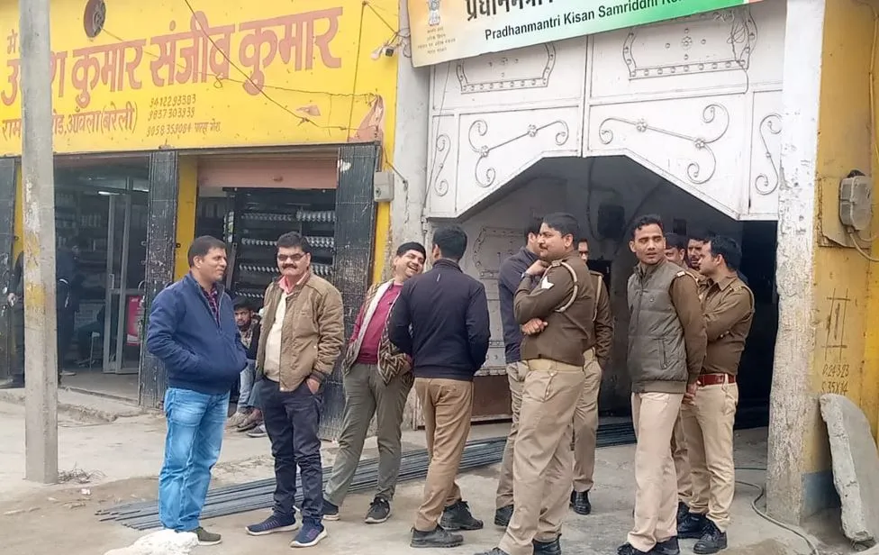 Bareilly News: आंवला में पकड़ी एक करोड़ की जीएसटी चोरी, दुकानदारों में खलबली