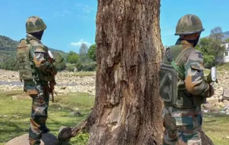 जम्मू-कश्मीर के पुंछ में दिखा पाकिस्तानी ड्रोन, सेना की गोलीबारी से वापस लौटा