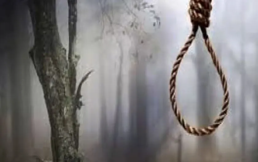 बरेली: PCS की तैयारी रहे युवक का पेड़ पर निर्वस्त्र लटका मिला शव, हत्या की आशंका