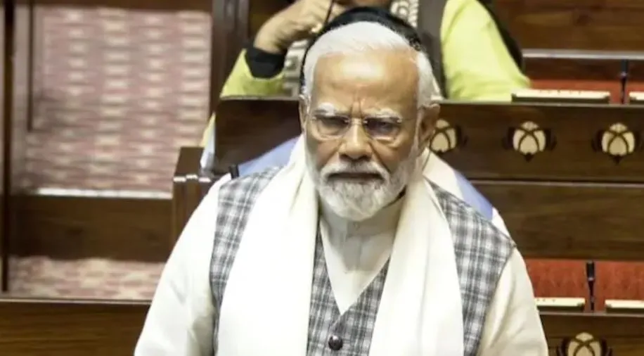 PM मोदी ने संसद में कांग्रेस पर बोला हमला, कहा- सत्ता के लिए लोकतंत्र का गला घोंटा...