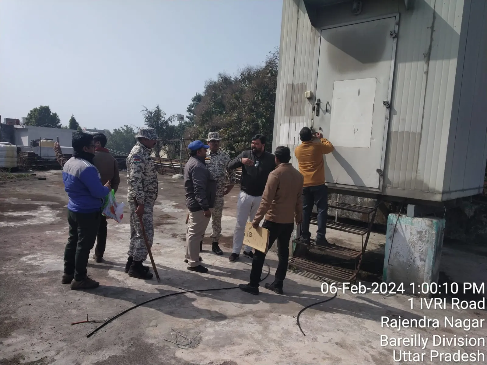 बरेली: 40 लाख बकाए पर बृज विलास शॉपिंग कॉम्पलेक्स में दुकानें-संचार टावर सील, इंदिरा नगर में ब्यूटी पार्लर भी बंद