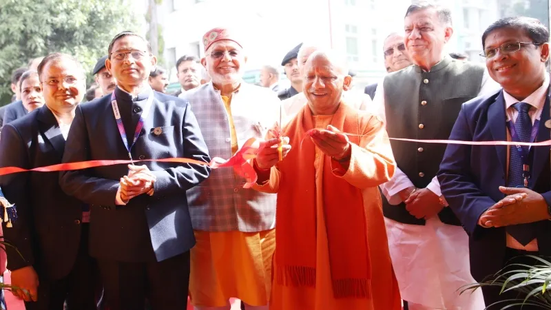 CM योगी ने किया SBI की विधान भवन शाखा का उद्घाटन, अवलोकन कर ली जानकारी 
