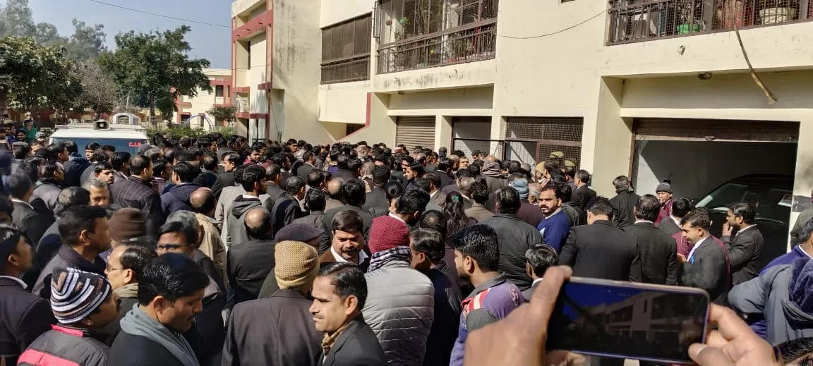 बदायूं: जूनियर डिवीजन की सिविल जज का फंदे पर मिला शव, मचा हड़कंप