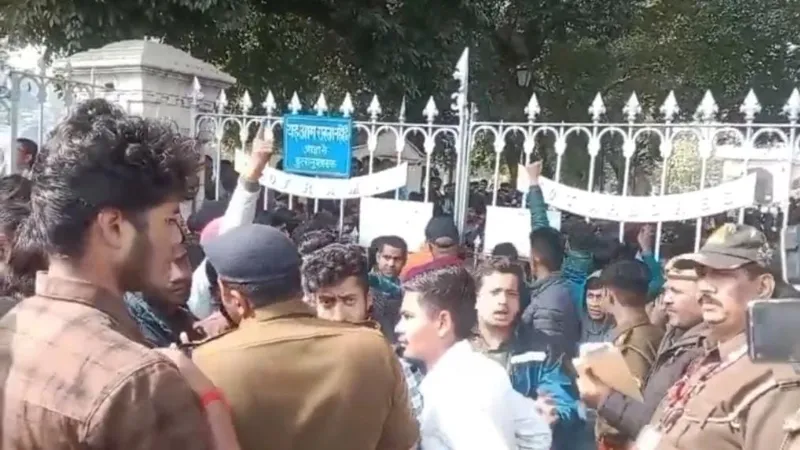 Allahabad university Video : चीफ प्रॉक्टर ने कहा-मुझसे बड़ा गुंडा कोई नहीं, तुम्हारी औकात क्या है, ऑडियो वायरल होते ही भड़के छात्र
