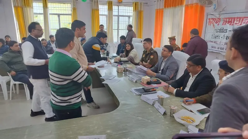 तो फिर पैदल चलकर फिरोजाबाद महोत्सव देखने आ जाइए ... बोले ..डीएम साहब