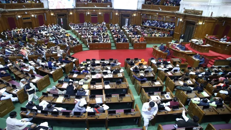 लखनऊ : उत्तर प्रदेश विधानसभा की कार्यवाही अनिश्चितकाल के लिए स्थगित