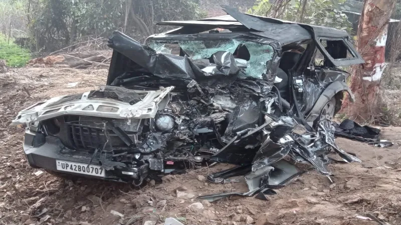Ayodhay accident: ट्रक की टक्कर से Thar के उड़े परखच्चे, दो की मौत 