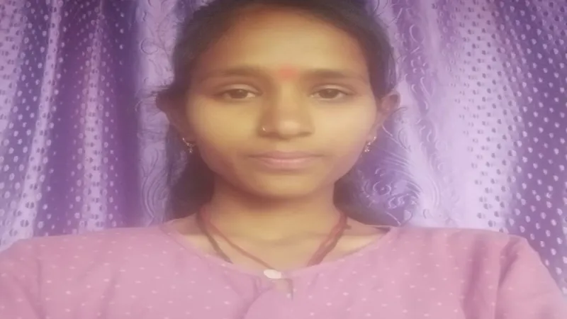यूपी बोर्ड परीक्षा: स्कूल पर परीक्षा में छात्रा को नहीं शामिल करने का आरोप, रोते हुए कही ये बात   