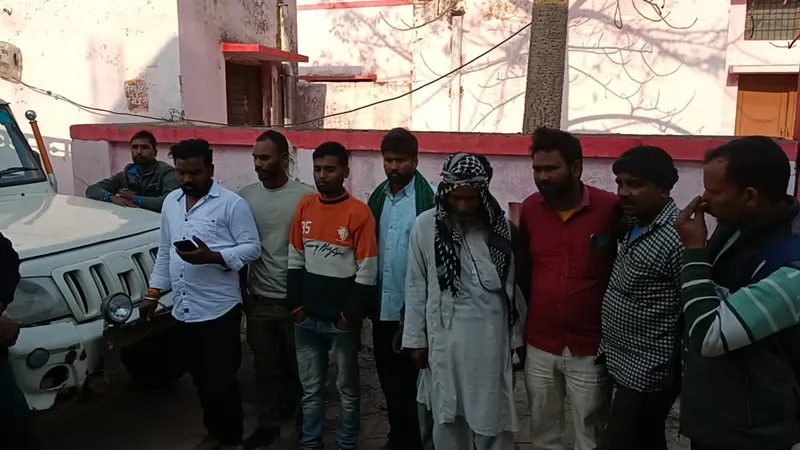 बहराइच: होटल में फंदे से लटकता मिला संचालक का शव, हत्या का आरोप