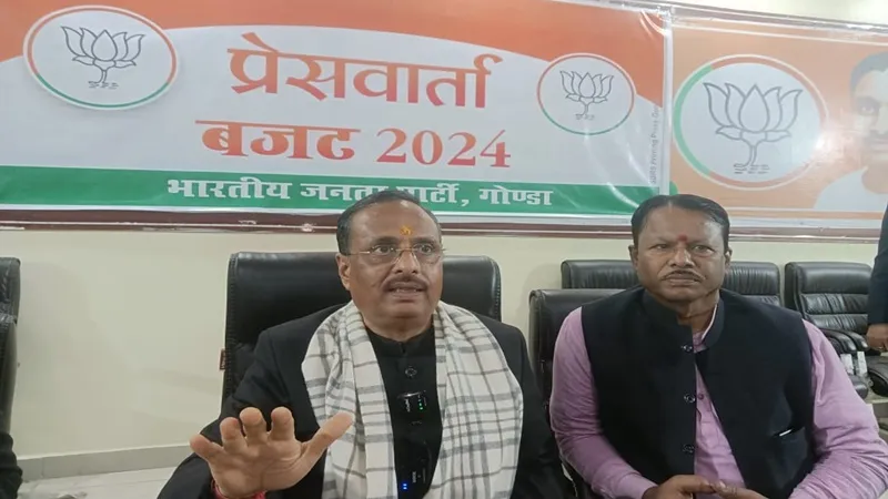 गोंडा: मोदी सरकार ने किया मजबूत बुनियादी ढांचे का निर्माण, डॉ. दिनेश शर्मा ने गिनाई केंद्र सरकार की उपलब्धियां