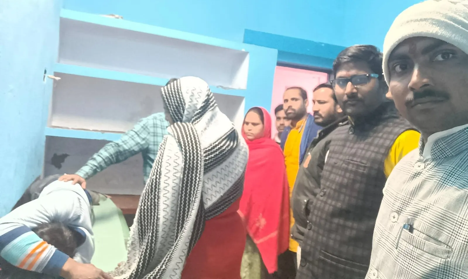 Lakhimpur Kheri News: ओवरटेक करते समय खाई में पलटी कार, पिता की मौत...पुत्र घायल