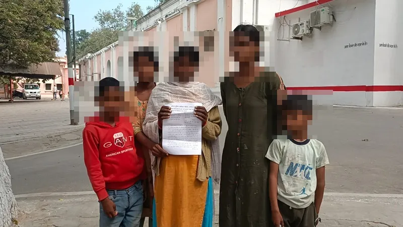 बहराइच: जमीनी विवाद में मां-बेटी को जमकर पीटा, मारपीट का वीडियो हुआ वायरल