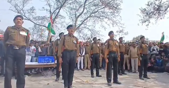 कासगंज: सैनिक का पार्थिक शरीर पहुंचा घर, राजकीय सम्मान के साथ हुआ अंतिम संस्कार