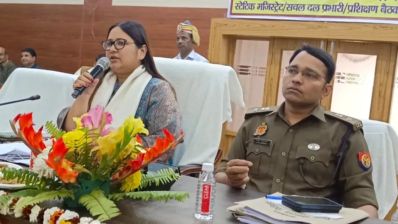 UP Board Exam: स्ट्रांग रूम में Mobile ले जाने पर प्रतिबंध, तैयारी की समीक्षा कर डीएम नेहा शर्मा ने अफसर को दिए निर्देश