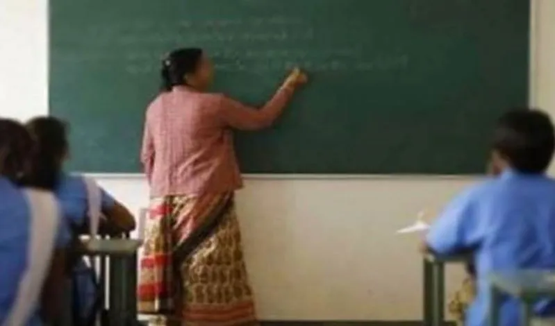 बदायूं: परिषदीय स्कूलों में नए शैक्षिक सत्र से शुरू होगी रियल टाइम उपस्थित, 15 मिनट का मिलेगा अतिरिक्त समय