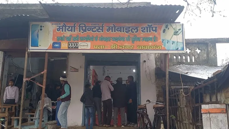 गोंडा: सेंध लगाकर Mobile शॉप में चोरी, नकदी समेत लाखों रुपये का मोबाइल ले गए चोर 