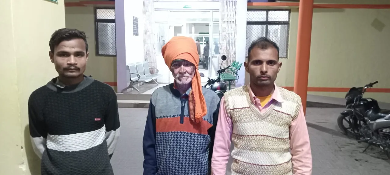 बदायूं: ट्रक की टक्कर से बाइक सवार दो युवकों की मौत, युवती घायल