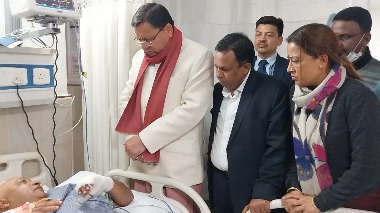 हल्द्वानी: CM धामी ने उपद्रव में घायलों से की मुलाकात, अमृत विचार के फोटोजर्नलिस्ट का भी जाना हाल