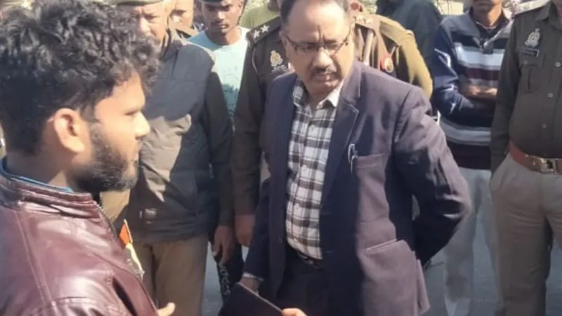  Unnao Accident: परीक्षा देने जा रहे छात्रों को डंपर ने रौंदा...एक की मौत, दो गंभीर, आक्रोशित परिजनों ने लगाया जाम