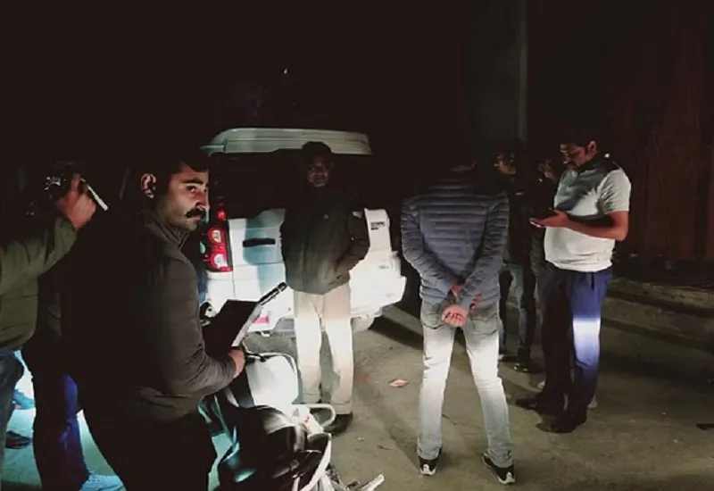 अमरोहा : बंद मकान में चल रहा था नशे का कारोबार, दिल्ली क्राइम ब्रांच ने मारा छापा...डेढ़ करोड़ रुपए बताई जा रही कीमत