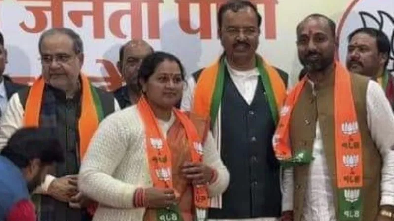Banda News: निर्दलीय, कांग्रेस और बसपा के नेताओं ने थामा बीजेपी का दामन, प्रदेश कार्यालय में सदस्यता ग्रहण की 