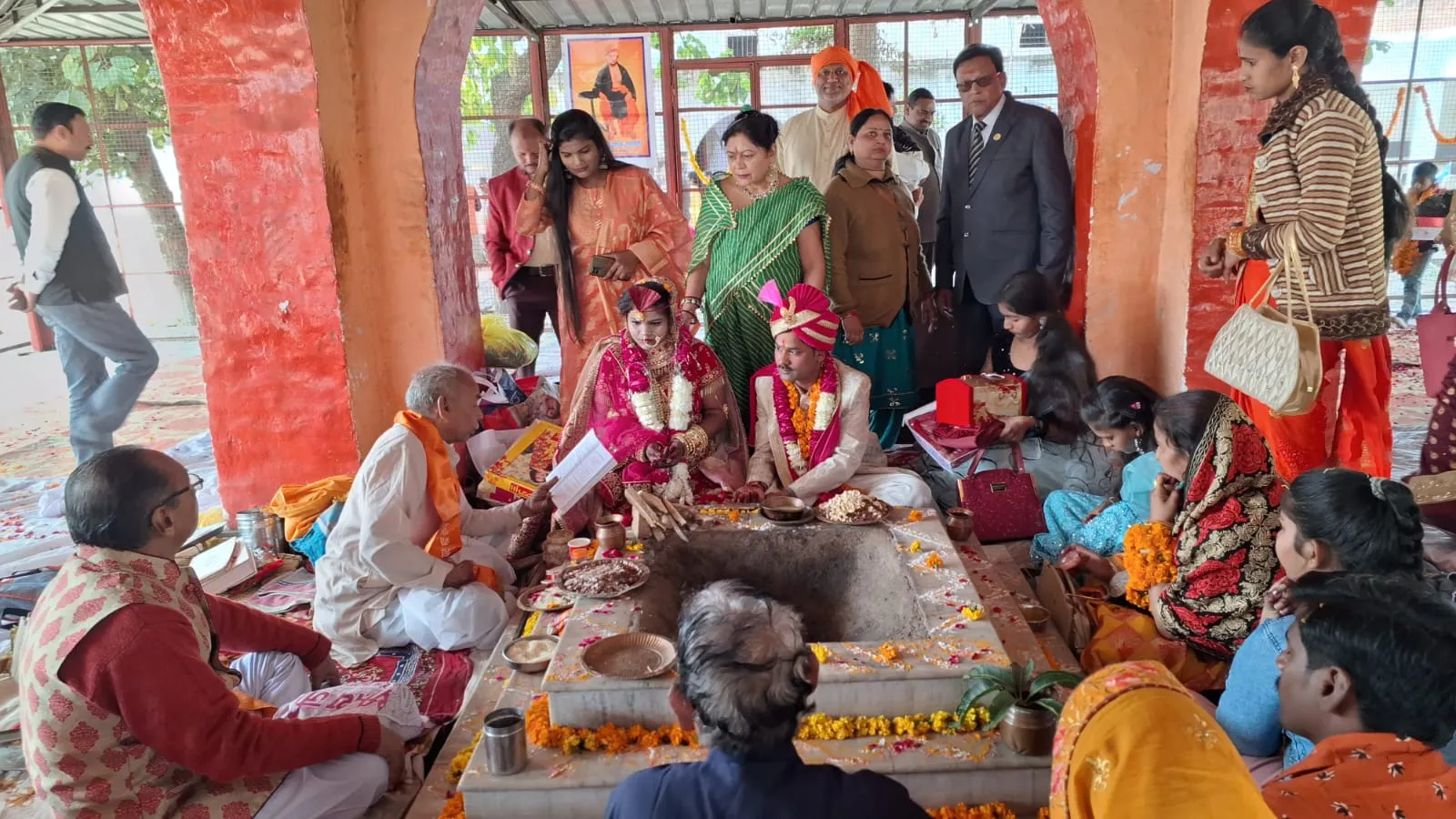 बरेली: अनाथालय की एक और बेटी अंजलि बनी दुल्हन, शुभम के साथ लिए 7 फेरे