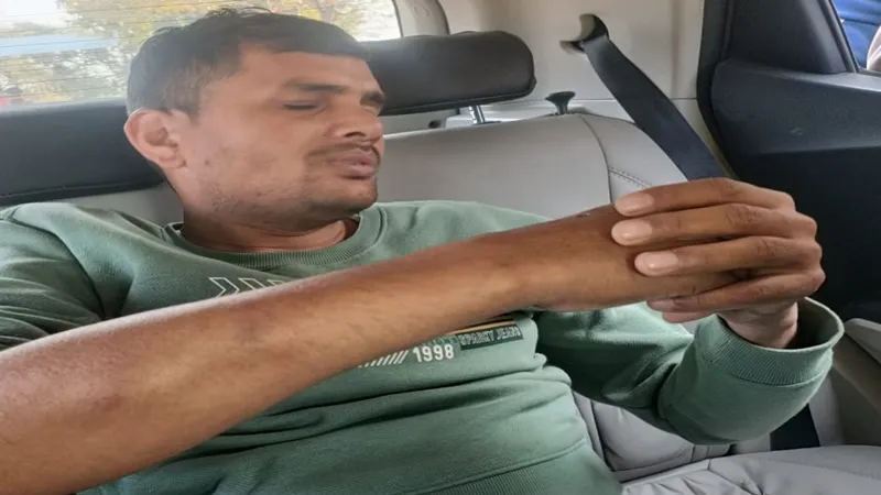 गोंडा: चुनावी रंजिश में हमलावरों ने ग्राम प्रधान को जमकर पीटा, जिला अस्पताल में चल रहा इलाज 