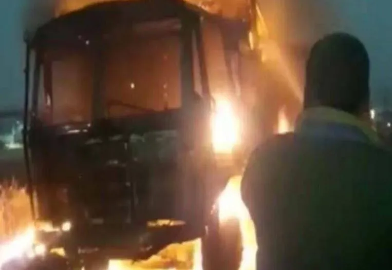 महाराष्ट्र: पालघर के पार्किंग क्षेत्र में आग लगने से छह ट्रक को नुकसान, थे लगभग 100 वाहन