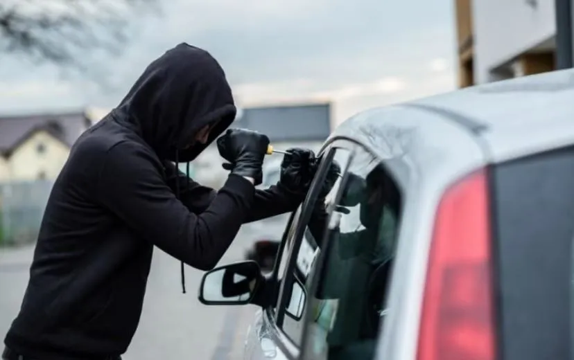 बरेली: कार की डिग्गी का ताला खोलकर चार लाख रुपयों से भरा बैग चोरी