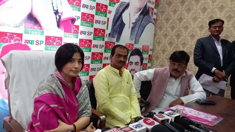 कांग्रेस से नहीं बनी बात! स्वामी का भी छूटा साथ..., तो जानिए क्या बोलीं सपा सांसद डिंपल यादव  