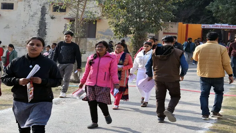 सीतापुर: सामान्य अध्ययन के प्रश्नों ने परीक्षर्थियों को उलझाया, 9319 ने छोड़ी परीक्षा 