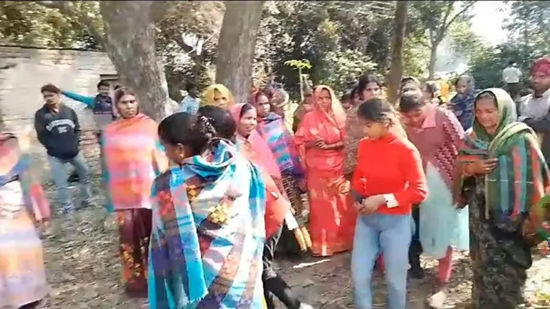 रायबरेली में पेड़ से लटकता मिला प्रेमी-प्रेमिका का शव, जांच में जुटी पुलिस 