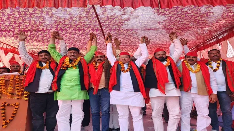 अयोध्या: PDA पखवारा के तहत खजुरावन में लगाई चौपाल, बोले सपा नेता- जनता चाहती है भाजपा से निजात