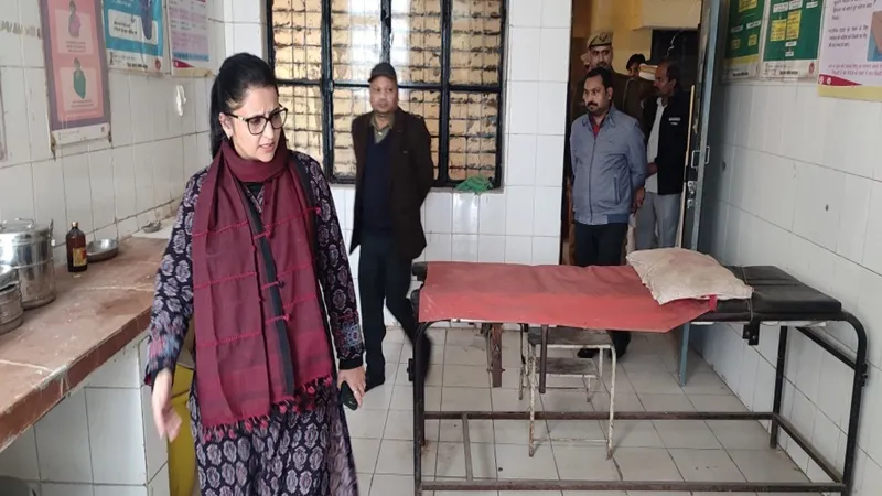 बहराइच: पीएचसी के निरीक्षण में अनुपस्थित मिले चिकित्सक, डीएम ने सीएमओ को कार्यवाई के दिए निर्देश