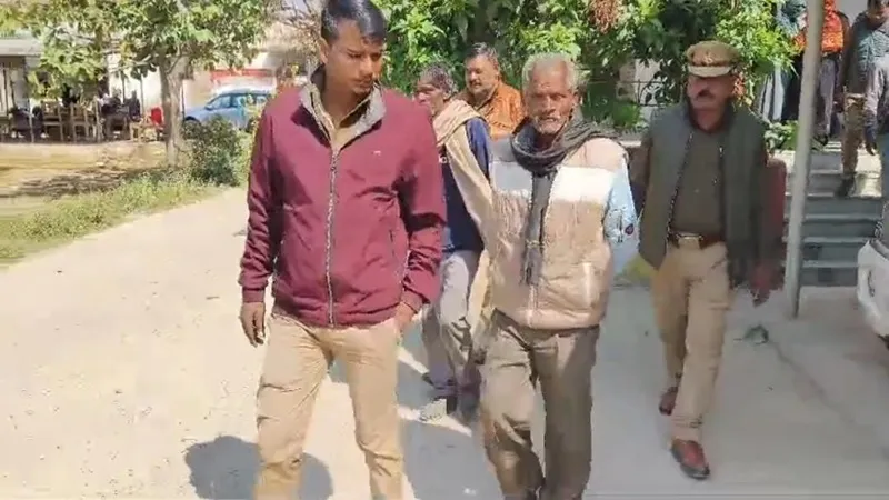 दबंगो के आतंक से तंग आकर दो भाइयों ने तहसील परिसर में किया आत्मदाह का प्रयास, मची भगदड़