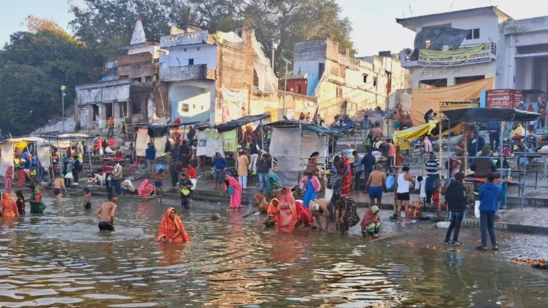 Mauni Amavasya: मौनी अमावस्या पर गंगा स्नान के लिए उमड़ा जन सैलाब, घाटों पर लाखों श्रद्धालुओं ने लगाई डुबकी