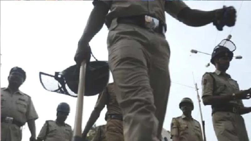 हल्‍द्वानी हिंसा के बाद यूपी में जुमे की नमाज को लेकर अलर्ट, मस्जिदों के बाहर पुलिस की तैनात