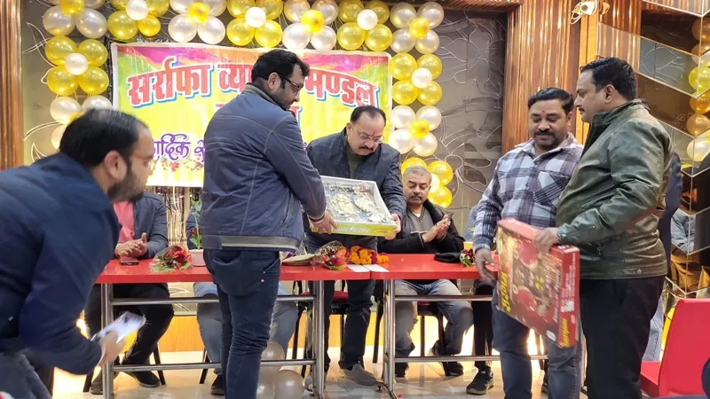 बहराइच: उद्योग व्यापार मंडल के पदाधिकारियों का हुआ सम्मान, नव निर्वाचित अध्यक्ष बोले- व्यापार हित में होगा काम