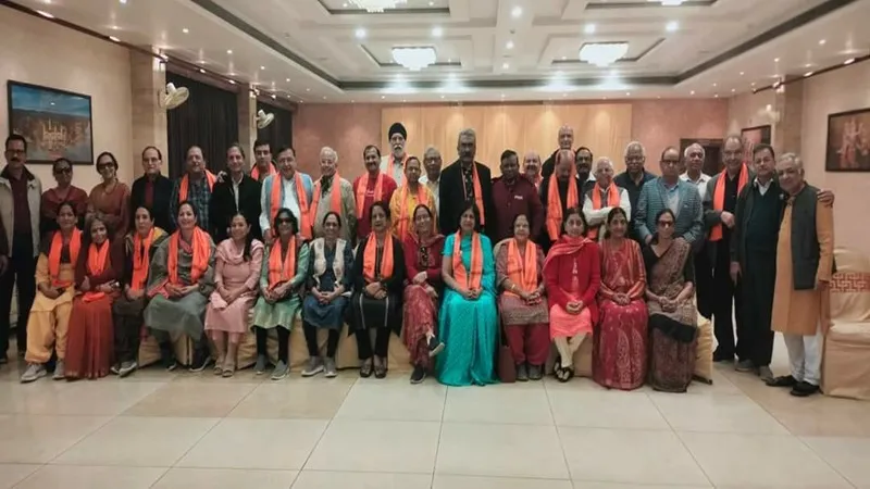 अयोध्या: देश-विदेश के 50 नामचीन चिकित्सकों ने किया रामलला का दर्शन