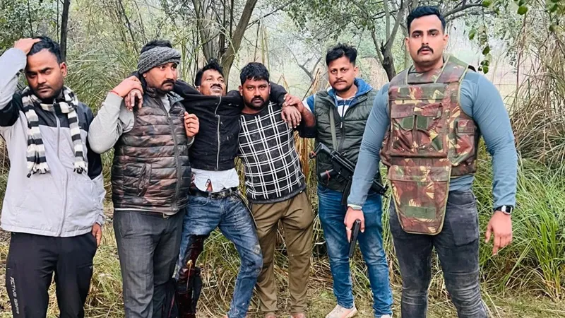 कौशांबी: सिपाही अवनीश पर गाड़ी चढ़ाने वाले बदमाशों के साथ पुलिस की मुठभेड़, मुख्य अभियुक्त गिरफ्तार